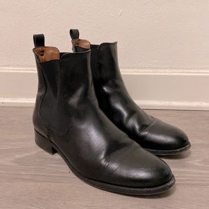 Frye Melissa Chelsea boots in size 10 B (M) in black! Only worn a few times!